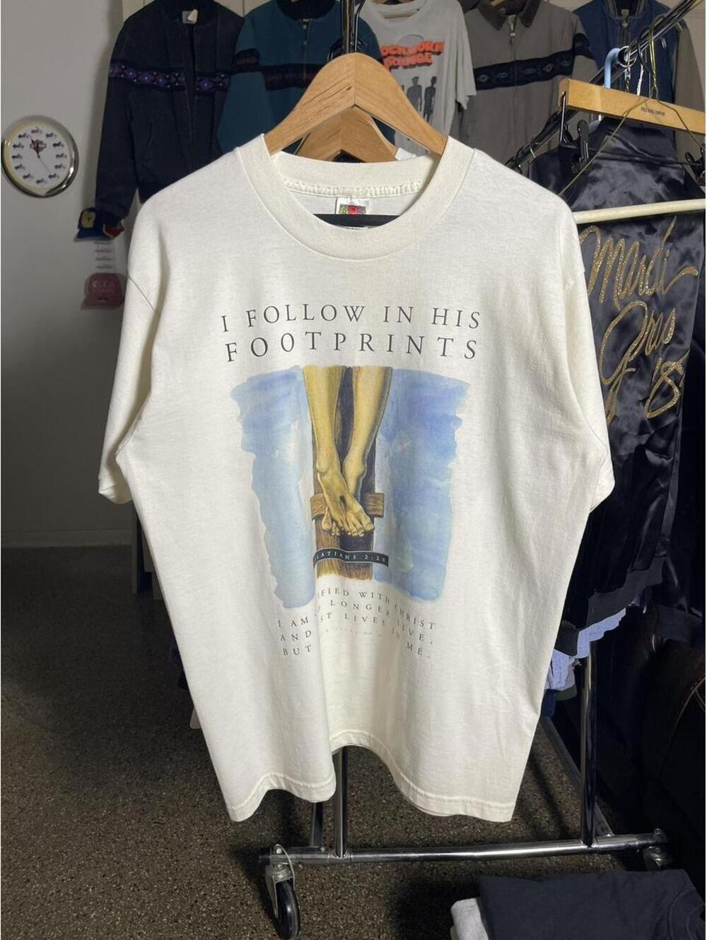 Vintage 1990s Galatians 2:20 “I follow in his Footprints” white Jesus T-Shirt